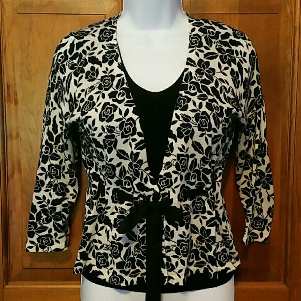 White House Black Market blk wht floral cardigan